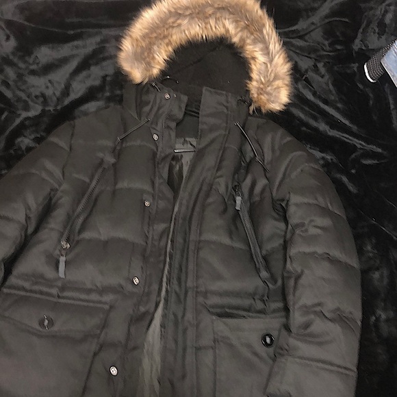 Puffy snow jacket. - Picture 1 of 2